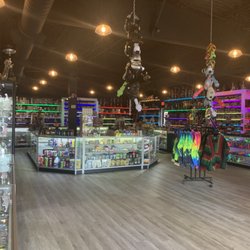 SAVANNAH SMOKE & VAPE - MUST BE 18+ WITH FEDERAL ID TO ENTER