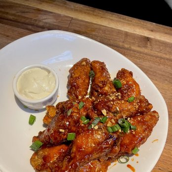 Yard House - 10 Korean Crispy Traditional Wings - New American Near Me - Concord, California