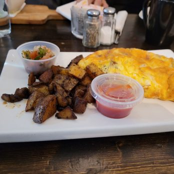181 Cabrini - Meat lovers omelet with home fries - New American Near Me - New York, New York 181 Cabrini - Meat lovers omelet with home fries - New American Near Me - New York, New York