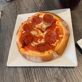 Mulligans Grill - Appetizer individual pizza - American Near Me - Gilbert, Arizona