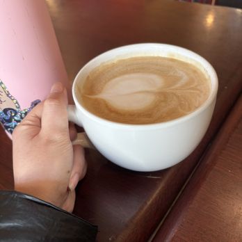 Le Croissant Cafe - Large Vanilla Latte - Coffee & Tea Near Me - Burlingame, California Le Croissant Cafe - Large Vanilla Latte - Coffee & Tea Near Me - Burlingame, California