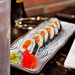 Salmon Roll*