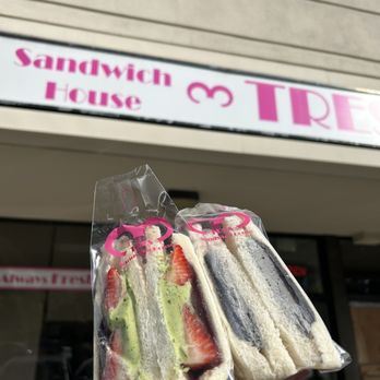 Tres Sandwich - Matcha ichigo and black sesame - Japanese Near Me - Bellevue, Washington Tres Sandwich - Matcha ichigo and black sesame - Japanese Near Me - Bellevue, Washington
