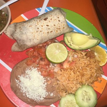 Molcas Tacos - Chicken burrito with a side of rice and beans - Northern Mexican Near Me - Los Algodones, BCN Molcas Tacos - Chicken burrito with a side of rice and beans - Northern Mexican Near Me - Los Algodones, BCN