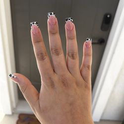 Milan Nail lounge - Cow print nails