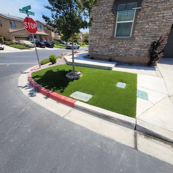 Green Dream landscape - Artificial grass plantars and rocks added. - Artificial Turf Near Me Green Dream landscape - Artificial grass plantars and rocks added. - Artificial Turf Near Me