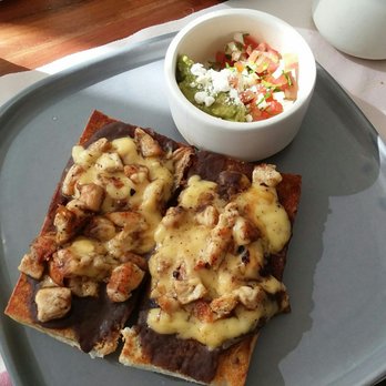 Consuela - Molettes. Mmm with guacamole, pico de gallo and cotija. - Mexican Near Me - Playa del Carmen, ROO