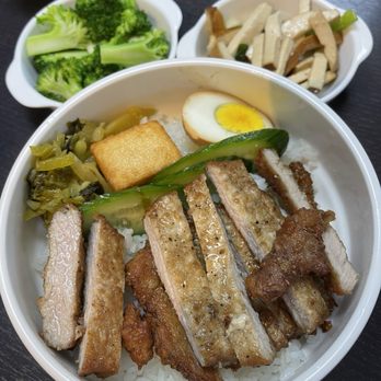 Golden Leaf - 排骨便當 fried pork chop plate (comes with 2 cold side dishes changes daily) - Taiwanese Near Me - San Gabriel, California Golden Leaf - 排骨便當 fried pork chop plate (comes with 2 cold side dishes changes daily) - Taiwanese Near Me - San Gabriel, California