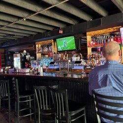 Pour Decisions Saloon - Saloon smells like smoke but the drinks are good.