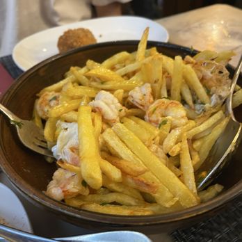 Casa Macareno - Broken egg with shrimps - 1/5 - Tapas/Small Plates Near Me - Madrid, M