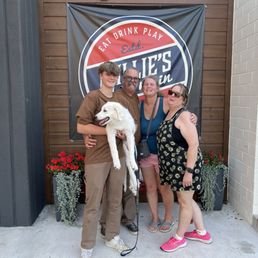 Puppy friendly w Pearl. Puppy friendly w Pearl.
