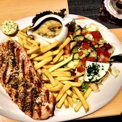 Restaurant Klanxbüller Stuben - Gegrilltes Putensteak mit Pommes und Salat (Sonderwünsche wurden ohne Probleme berücksichtigt)