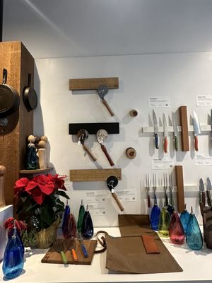 New West Knifeworks & MTN MAN Toy Shop by null
