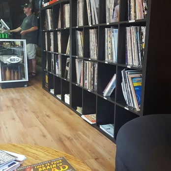 The Mountain Jug - Vinyl records play, pick your record style. I love it!! - Beer, Wine & Spirits Near Me - Sunriver, Oregon