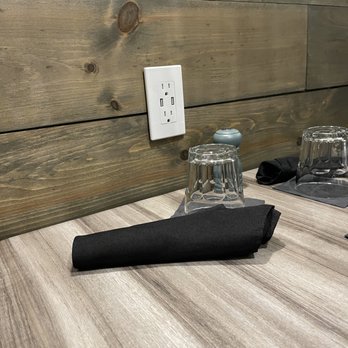 New York Pizza Department - Charging stations at the booths! - Pizza Near Me - Lakesite, Tennessee
