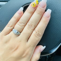 Lyco's Nails - Another beautiful Ombre set with a flower design. Summer ready!