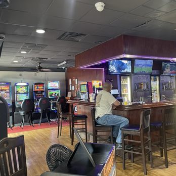 Snazzy's Hot Wings - Keno & Slots at the bar 10/10 - Sports Bars Near Me - Richmond Hill, Georgia