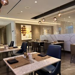 United Polaris Lounge - Dining room