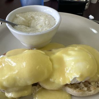 Bravo's Cafe and Grill - Eggs Benedict (Breakfast) - Cafes Near Me - Cookeville, Tennessee Bravo's Cafe and Grill - Eggs Benedict (Breakfast) - Cafes Near Me - Cookeville, Tennessee