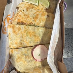 Papi Tacos & Churros - Lrg Quesadilla pollo asado