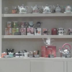 Saboreaté y Café - Estante en el que poder escoger tazas o productos para té y café