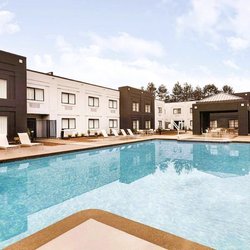Country Inn & Suites by Radisson, Seattle-Bothell, WA - Outdoor pool open May through September.