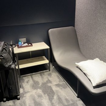 United Polaris Lounge - Quiet Room - Airport Lounges Near Me United Polaris Lounge - Quiet Room - Airport Lounges Near Me