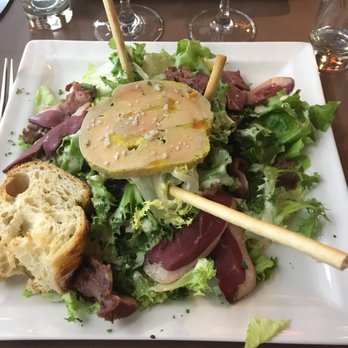 Le Comptoir des Marronniers - Salade Gourmand with a big slab of pate de foie gras - Bistros Near Me - Lyon, 69