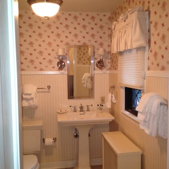 The Club at Hillbrook - Sherwin Suite - bath - Hotels Near Me - Chagrin Falls, Ohio The Club at Hillbrook - Sherwin Suite - bath - Hotels Near Me - Chagrin Falls, Ohio