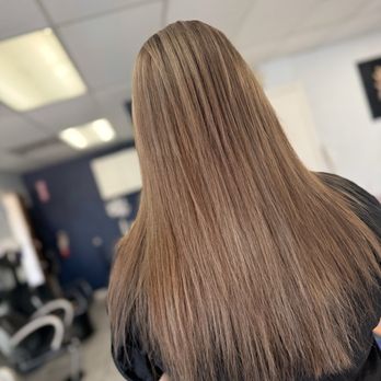 1. Thee Salon