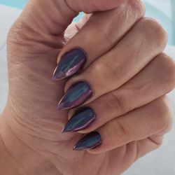 Sunshine Nails - Purple chromatic nails