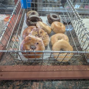 Hilton's - Freshly made bagels. - Breakfast & Brunch Near Me - Hempstead, New York