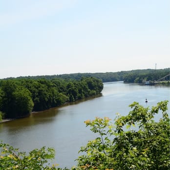 Drewry's Bluff/Fort Darling Battlefield - Vantage Point from Drewry's Bluff "Gibraltar on The James" - Landmarks & Historical Buildings Near Me - Richmond, Virginia Drewry's Bluff/Fort Darling Battlefield - Vantage Point from Drewry's Bluff "Gibraltar on The James" - Landmarks & Historical Buildings Near Me - Richmond, Virginia
