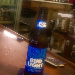 The Old Cozy Cove Bar - Cheers to Beer & Wings!