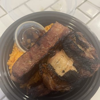 Island Comfort - 5/5 stars BBQ Spare Rib Bowl 2 ribs red rice w/ finadenne. 5/5 stars BBQ Chicken (ordered à la carte) - Barbeque Near Me - Las Vegas, Nevada Island Comfort - 5/5 stars BBQ Spare Rib Bowl 2 ribs red rice w/ finadenne. 5/5 stars BBQ Chicken (ordered à la carte) - Barbeque Near Me - Las Vegas, Nevada
