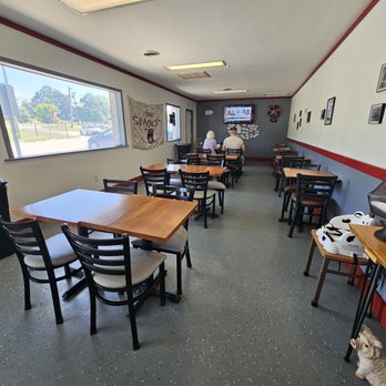 The Smokey Q - Inside seating area - Smokehouse Near Me - Dandridge, Tennessee The Smokey Q - Inside seating area - Smokehouse Near Me - Dandridge, Tennessee