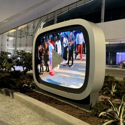 YouTube Theater - Cool screen outside the building