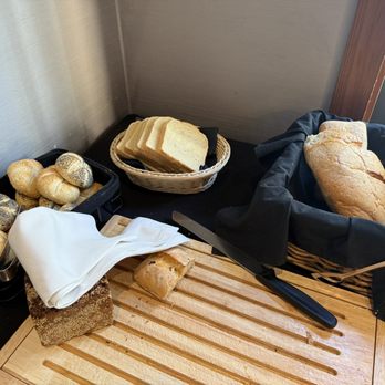 The Emblem Hotel - Breakfast buffet - Hotels Near Me - Prague, Puerto Rico