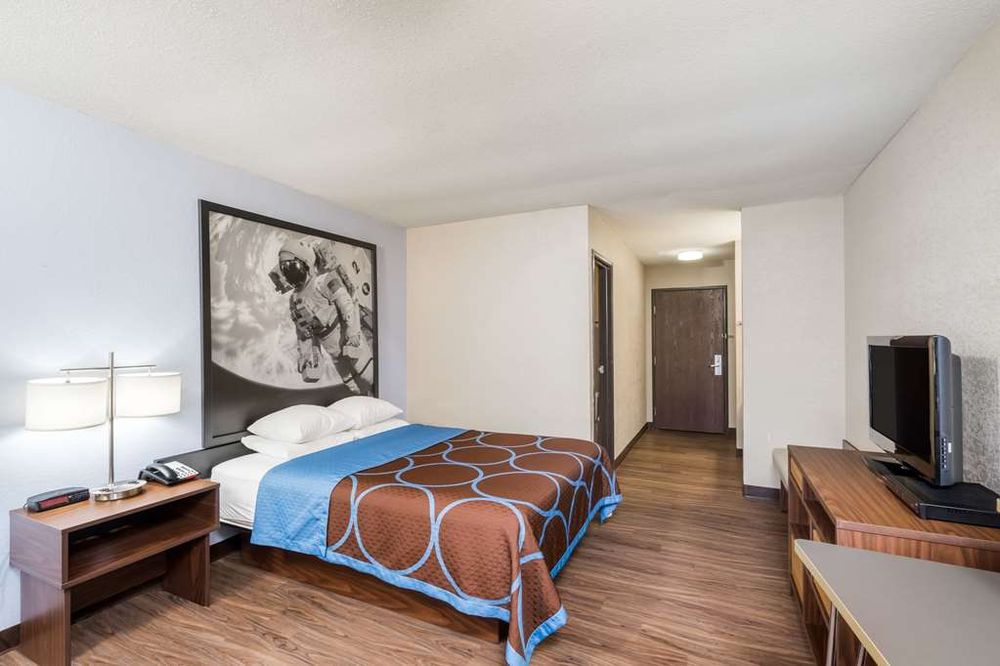 SUPER 8 BY WYNDHAM CALVERT CITY KENTUCKY LAKE AREA Updated September