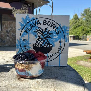 Playa Bowls - Playa Bowl - Strawberry, Blueberry, & Granola with an Acai & Coconut Base with gorgeous park backdrop - Coffee & Tea Near Me - North Bergen, New Jersey