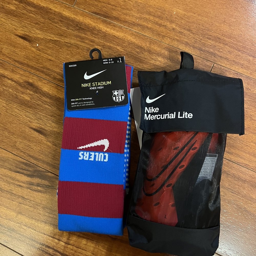 Barcelona Culer Socks and Nice Mercurial Lite shin guards Barcelona Culer Socks and Nice Mercurial Lite shin guards