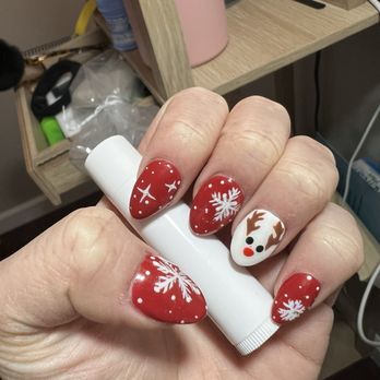Oasis Nails & Spa - Christmas nails with snowflakes and rudolf reindeer - Nail Salons Near Me - Duvall, Washington