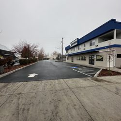Rogue Cleaners & Laundromat - New Rogue Cleaners & Laundromat building at 228 SE K St. Grants Pass, Oregon