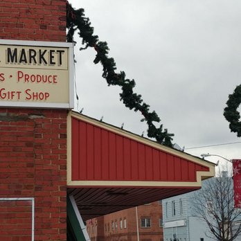 Center Market - Street view with Christmas decorations. Free parking across the side street. - Grocery Near Me - Cambridge, Maryland Center Market - Street view with Christmas decorations. Free parking across the side street. - Grocery Near Me - Cambridge, Maryland