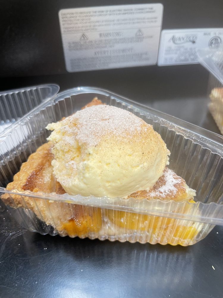 Oscar’s Famous Cobbler Pies Logo