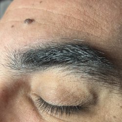 Boom Botz Lavish Wax - Full eyebrow wax $20
Before