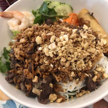 Pho VT - Bun - Vermicelli rice noodle, shrimp, egg rolls, cucumber, green leaf lettuce, mint leaf and crushed peanut - Vietnamese Near Me - Los Angeles, California