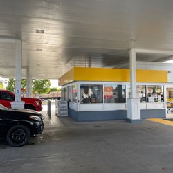 Lakeville Shell Self Serve - Store