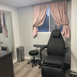 Saber Plastic Surgery - Exam Room