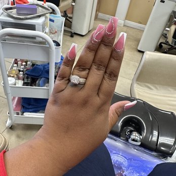 Cal Nails - Nail Salons Near Me - Fontana, California